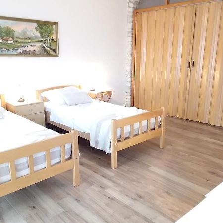 Apartman Tomo Пула Екстериор снимка