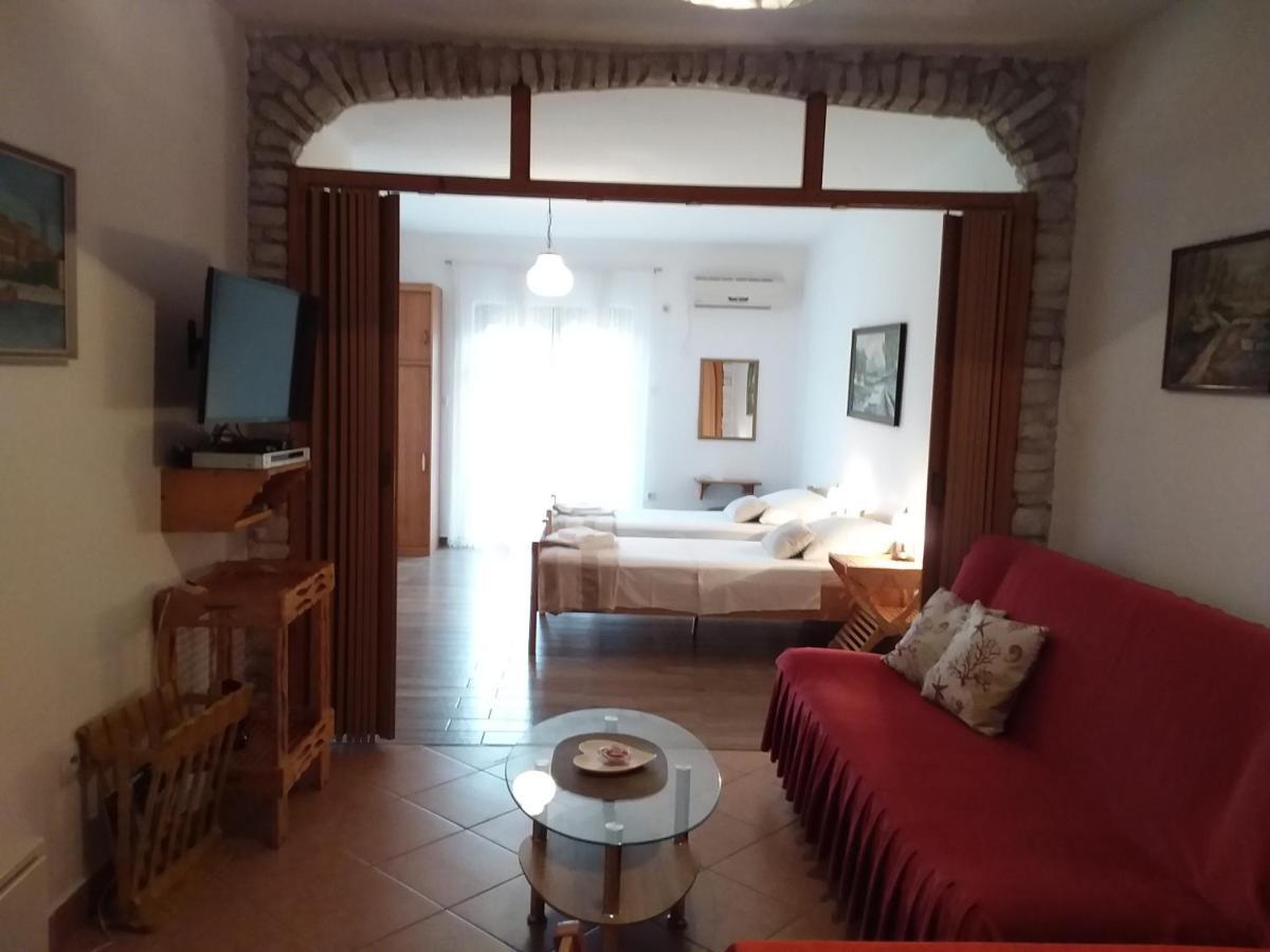 Apartman Tomo Пула Екстериор снимка