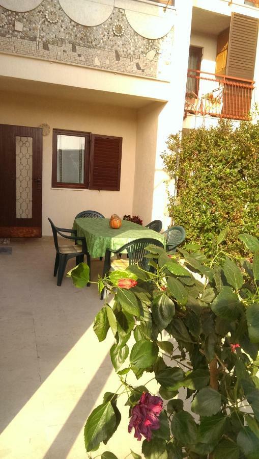 Apartman Tomo Пула Екстериор снимка