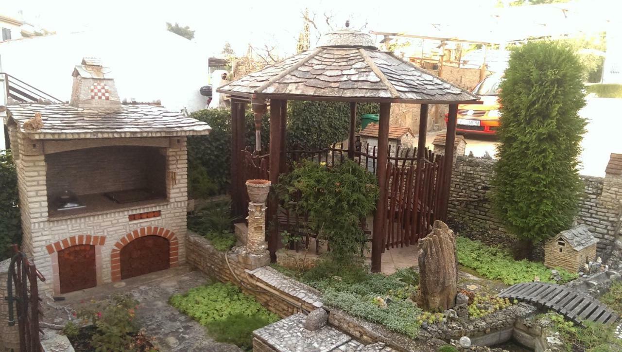 Apartman Tomo Пула Екстериор снимка