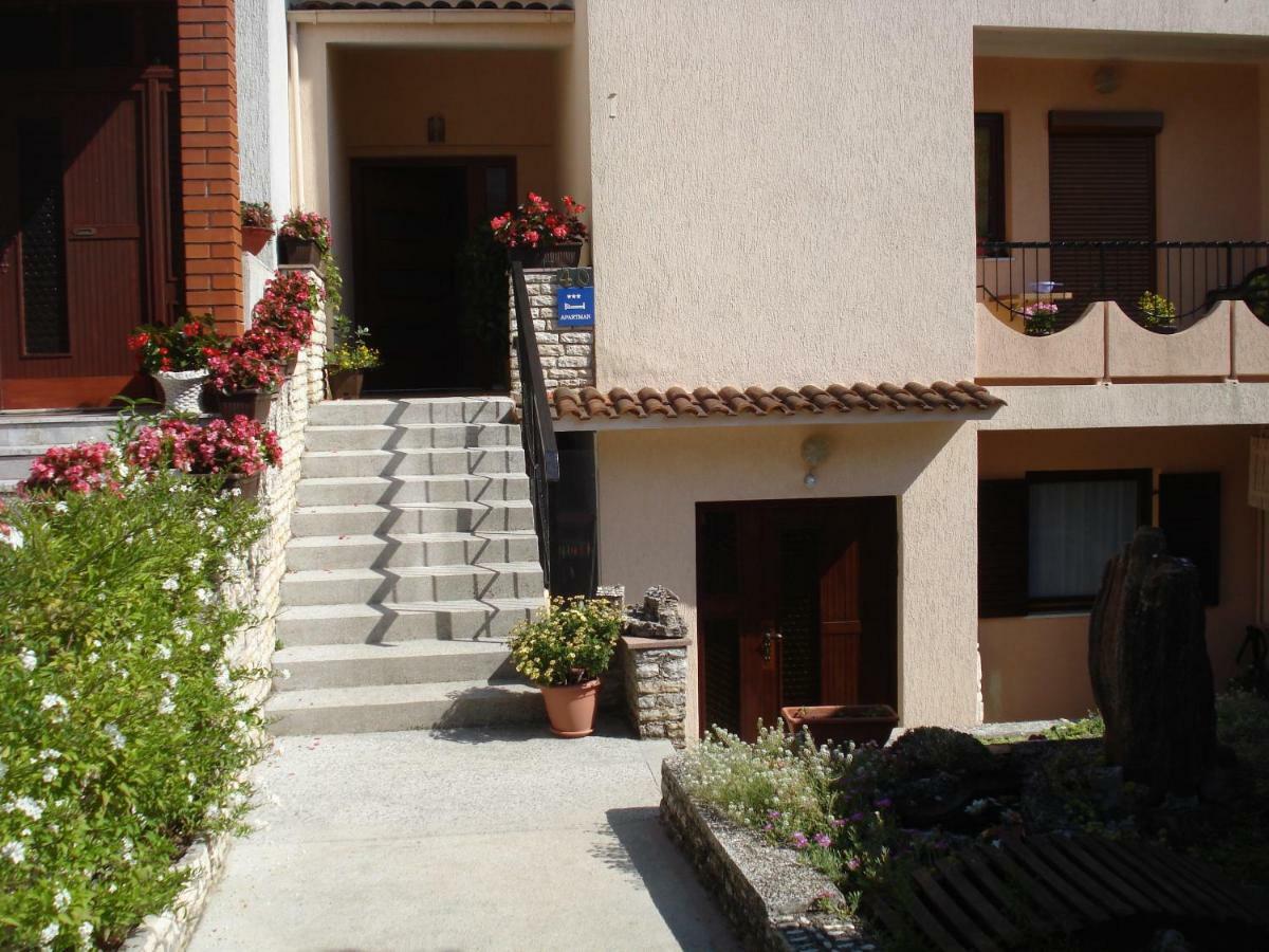 Apartman Tomo Пула Екстериор снимка